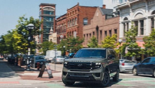 鼎红金投 青春版林肯领航员，全新福特征服者实车图赏析